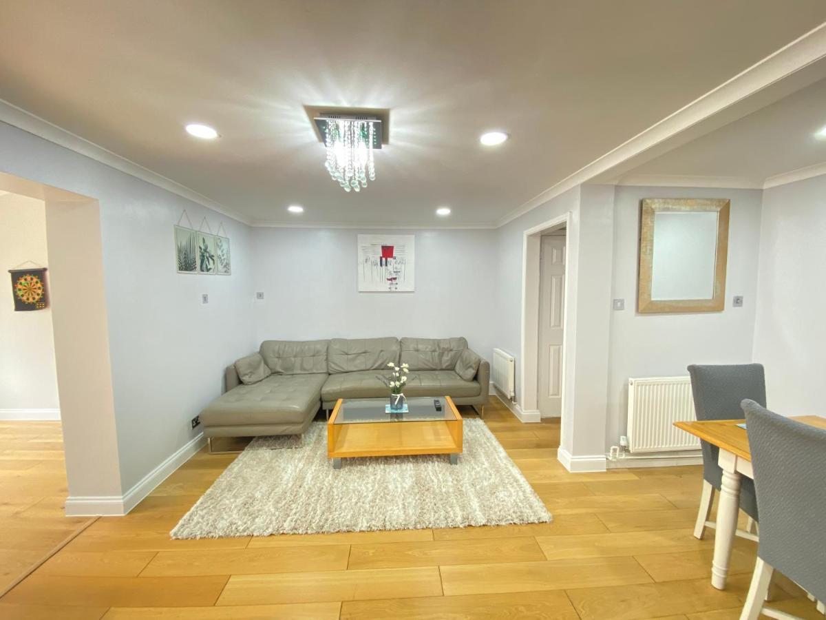 Three Bedrooms House In Виндзор Экстерьер фото